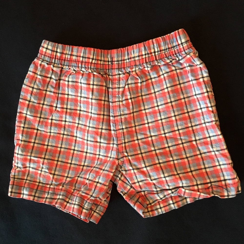 Plaid Shorts with elastic band.